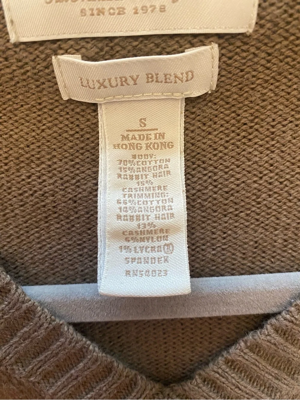 Banana Republic Men's brown V-Neck Luxury Blend Sweater cotton angora & cashmere